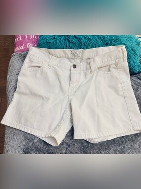 Old Navy "The Flirt" White Denim
Jean Shorts - Size 10